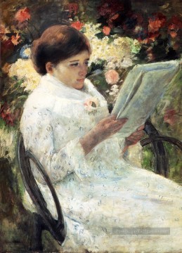  enfant - Femme lisant dans un jardin mères des enfants Mary Cassatt